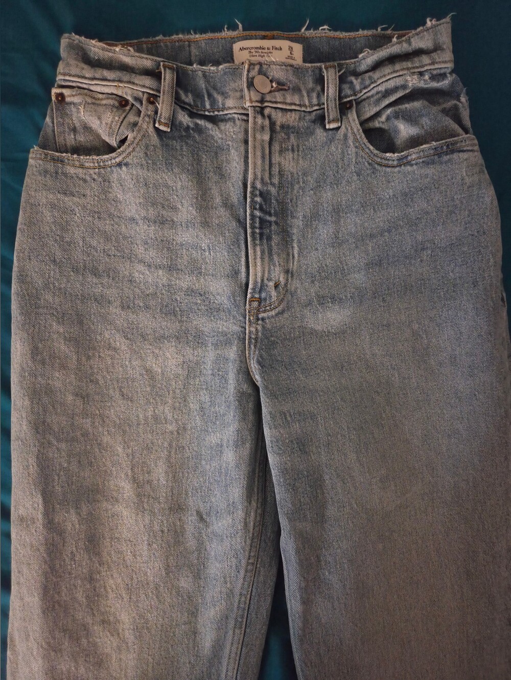 Abercrombie & Fitch The 90's Straight Ultra Highrise Jeans